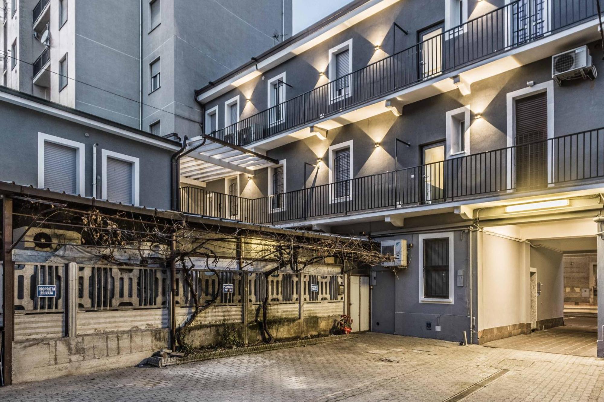 La Perla Rooms Саронно Экстерьер фото